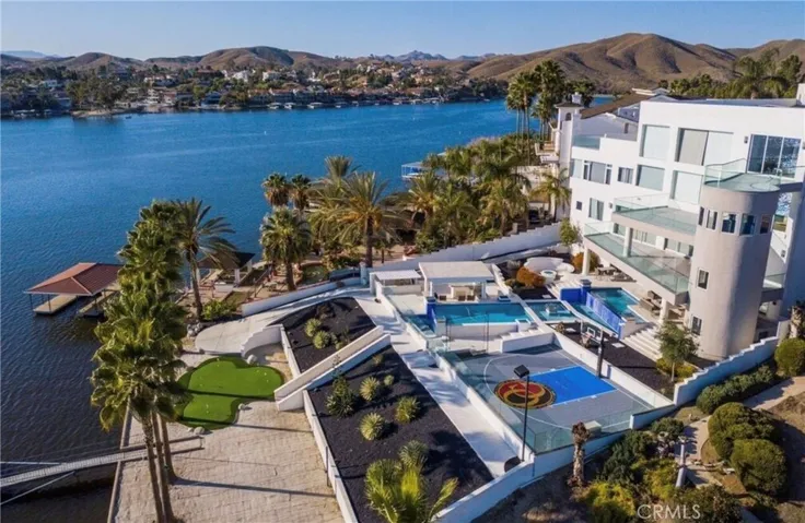 22250 San Joaquin Drive W, Canyon Lake, California 92587