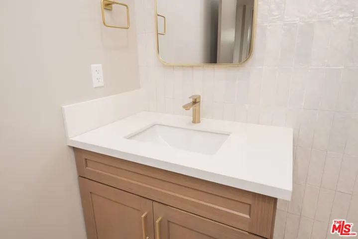 593 E 9th Street B, Upland, California 91786