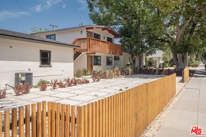 593 E 9th Street B, Upland, California 91786