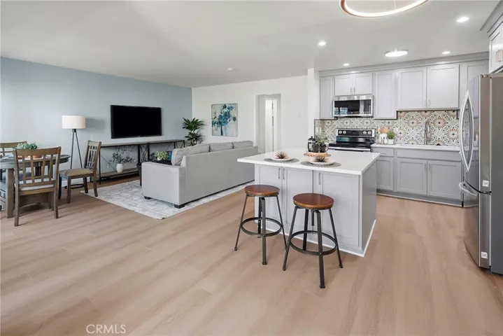 611 S Prospect Avenue 103, Redondo Beach, California 90277