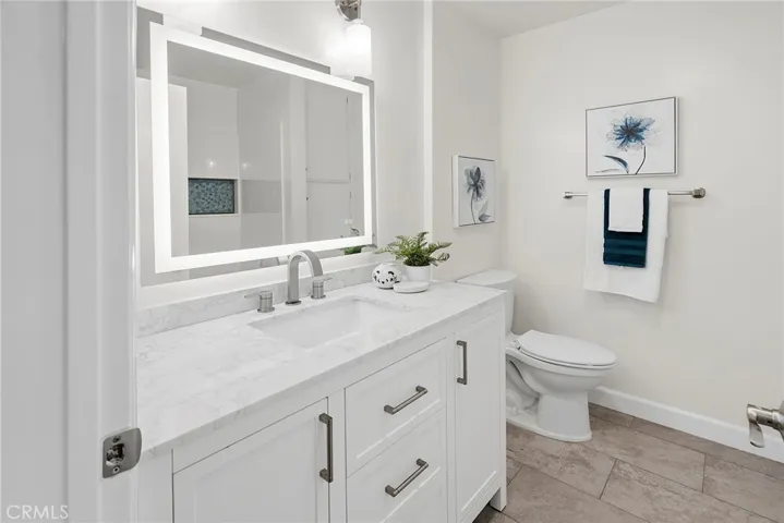 611 S Prospect Avenue 103, Redondo Beach, California 90277