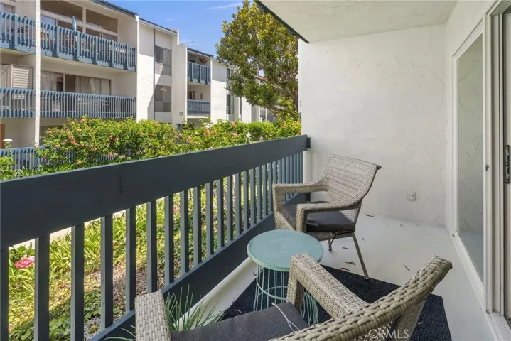 611 S Prospect Avenue 103, Redondo Beach, California 90277