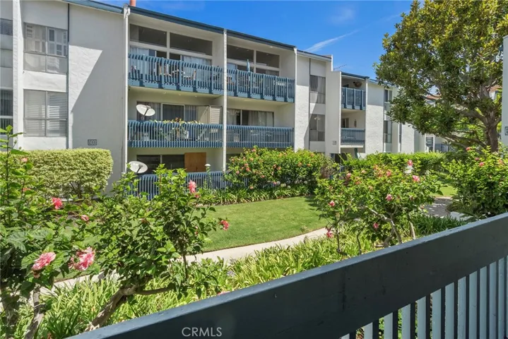 611 S Prospect Avenue 103, Redondo Beach, California 90277