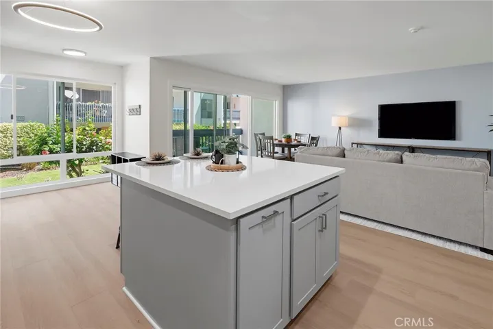 611 S Prospect Avenue 103, Redondo Beach, California 90277