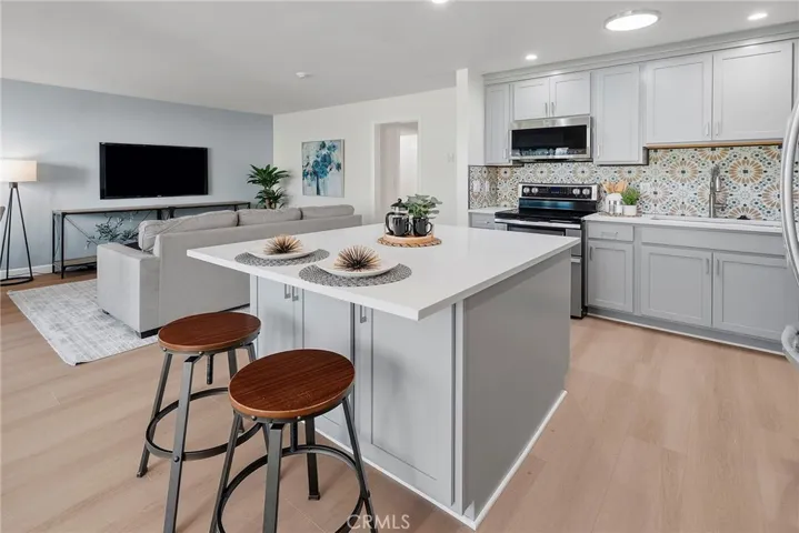 611 S Prospect Avenue 103, Redondo Beach, California 90277