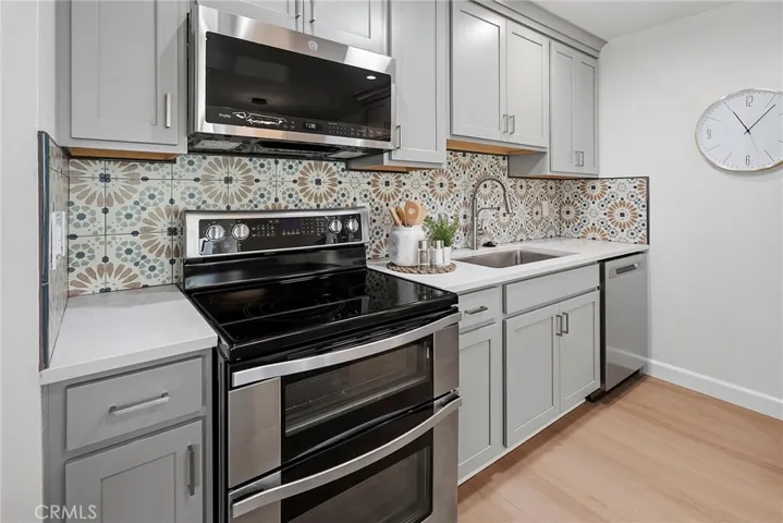 611 S Prospect Avenue 103, Redondo Beach, California 90277