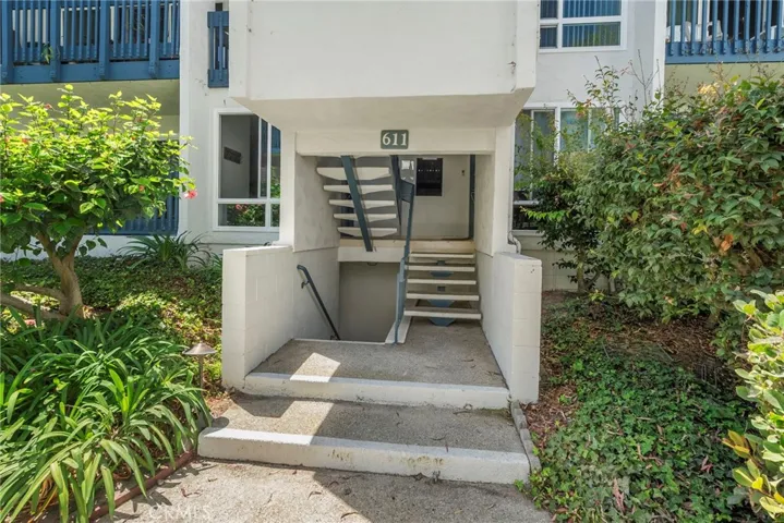 611 S Prospect Avenue 103, Redondo Beach, California 90277