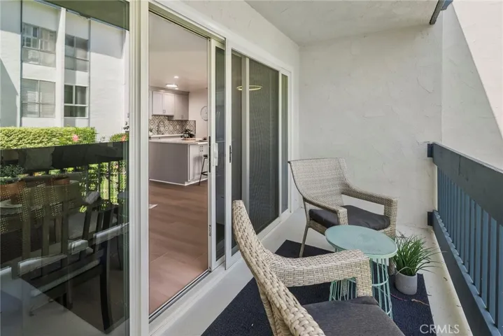 611 S Prospect Avenue 103, Redondo Beach, California 90277