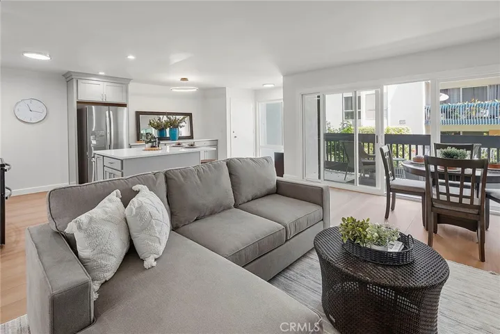 611 S Prospect Avenue 103, Redondo Beach, California 90277