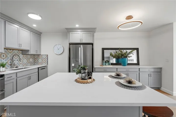 611 S Prospect Avenue 103, Redondo Beach, California 90277