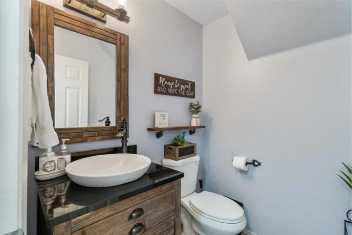 1090 Los Altos Drive, Hollister, California 95023