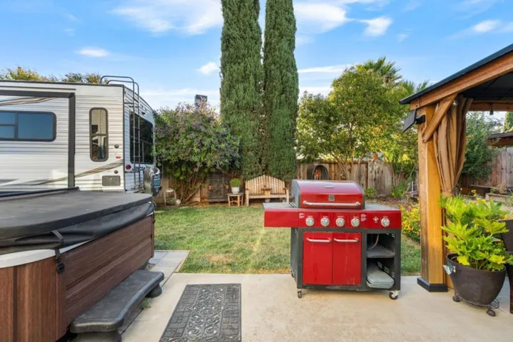 1090 Los Altos Drive, Hollister, California 95023