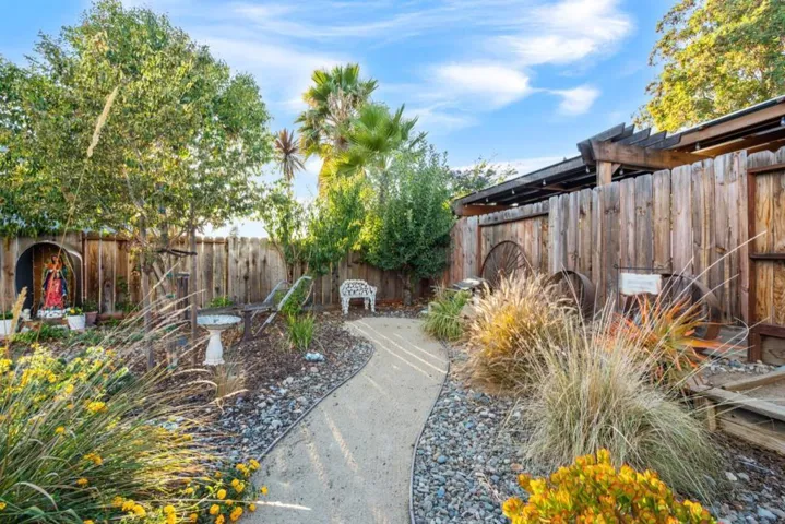 1090 Los Altos Drive, Hollister, California 95023