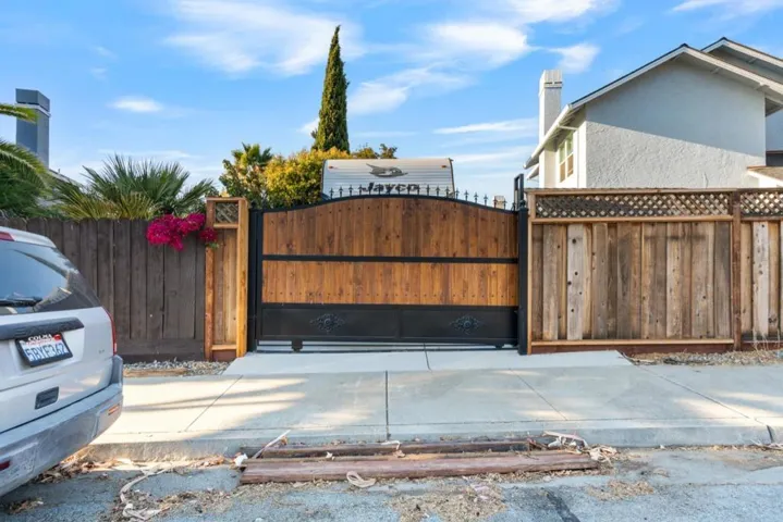 1090 Los Altos Drive, Hollister, California 95023
