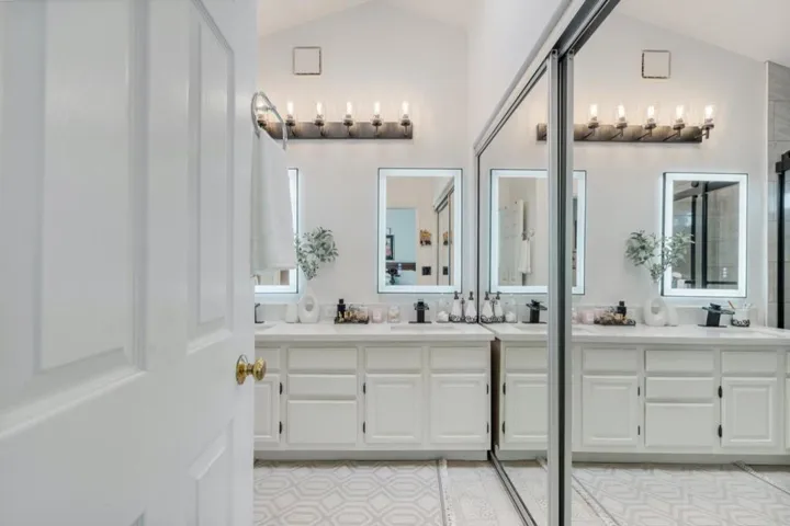 1090 Los Altos Drive, Hollister, California 95023