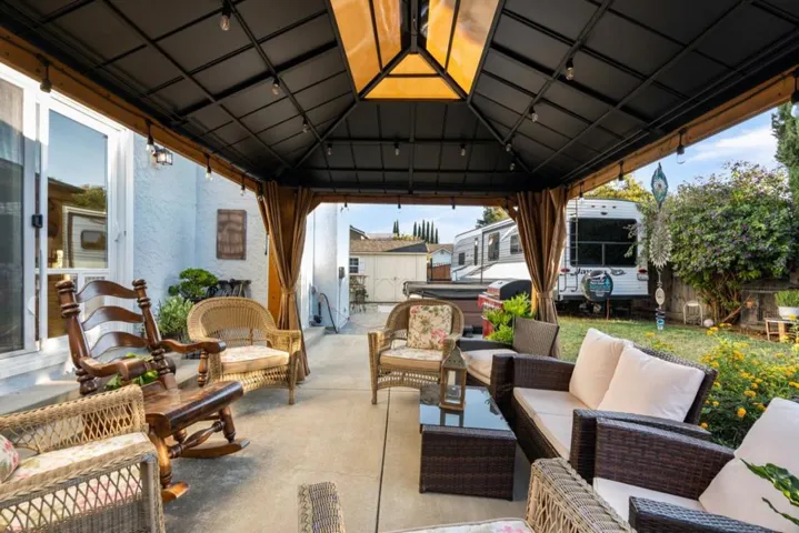 1090 Los Altos Drive, Hollister, California 95023