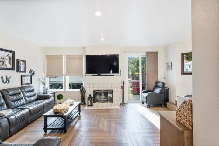 1090 Los Altos Drive, Hollister, California 95023