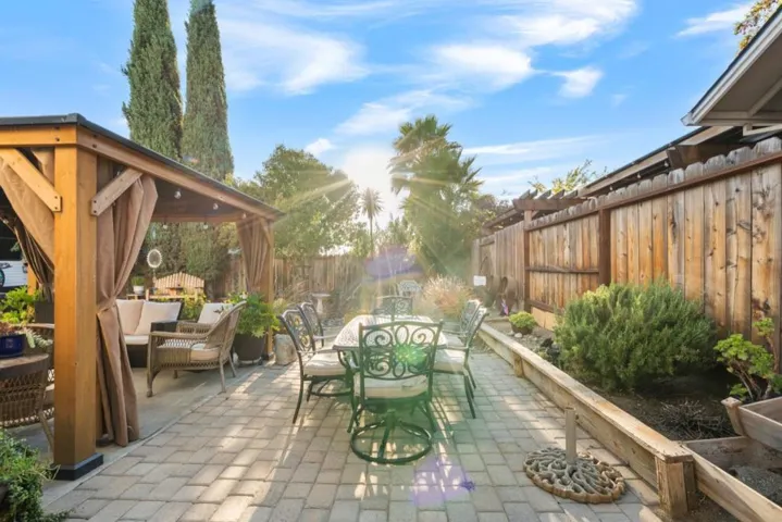 1090 Los Altos Drive, Hollister, California 95023