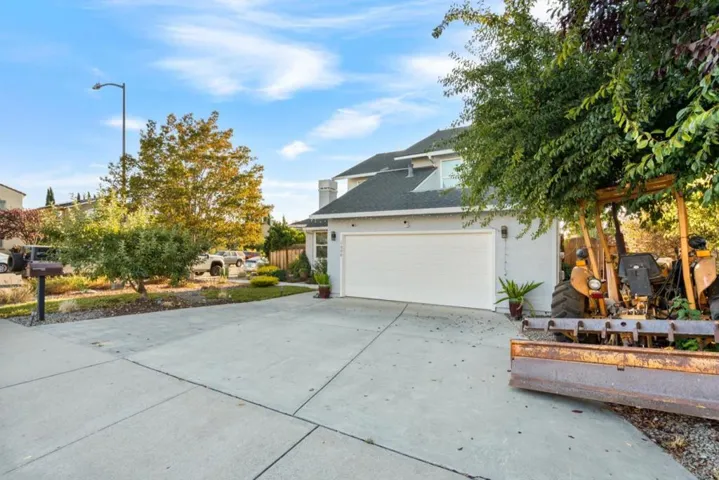 1090 Los Altos Drive, Hollister, California 95023