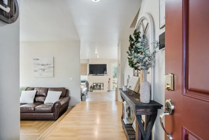 1090 Los Altos Drive, Hollister, California 95023