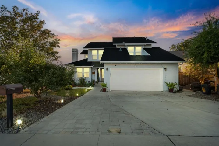 1090 Los Altos Drive, Hollister, California 95023