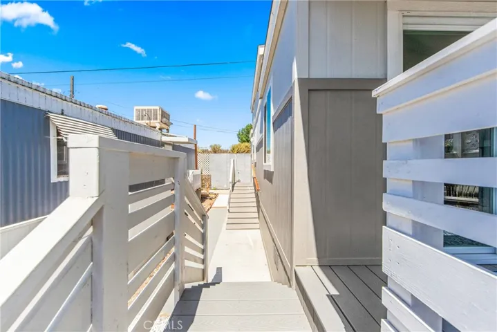 4925 Holly, Long Beach, California 90805 — photo 5
