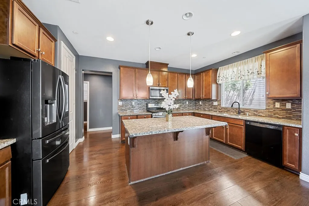 17582 Comfrey, San Bernardino, California 92407 — photo 4