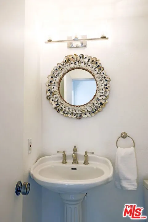 Pretty Powder Room