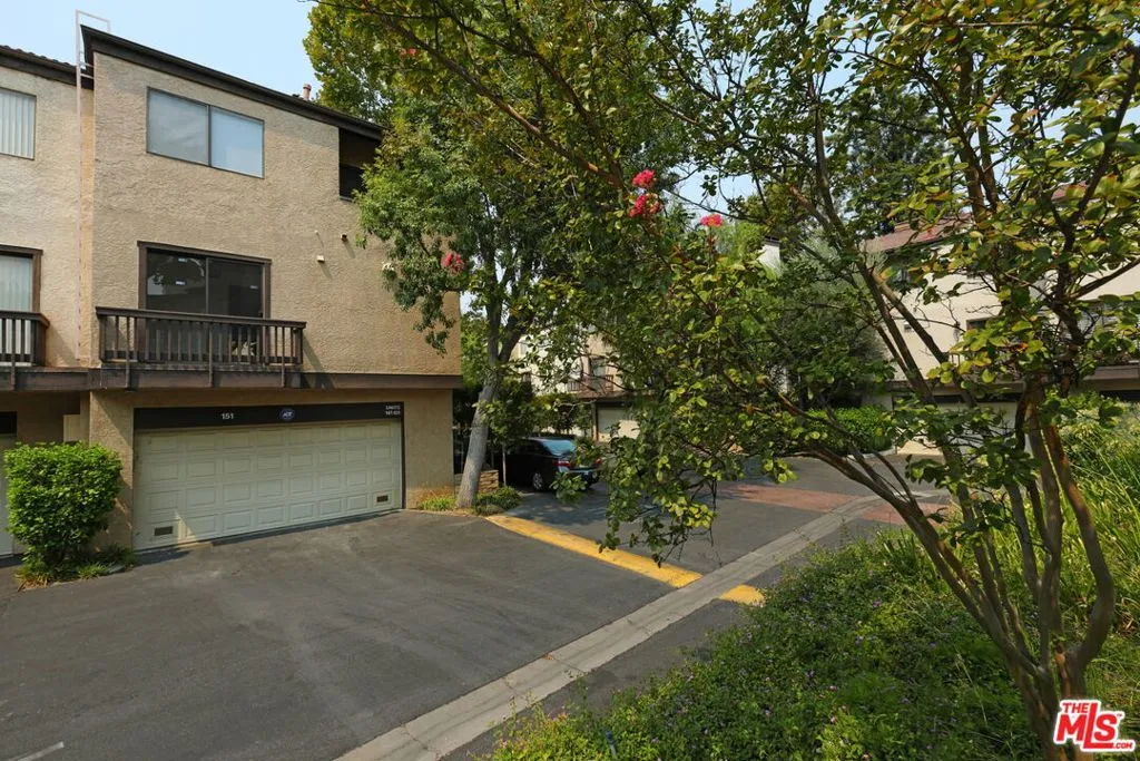 End Unit, Direct Entry Garage
