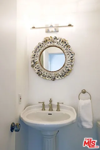 Pretty Powder Room