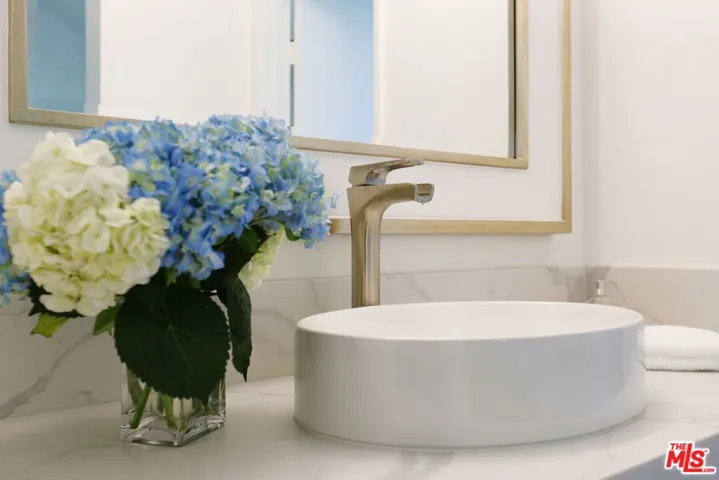Master Beautiful  Kohler Sink