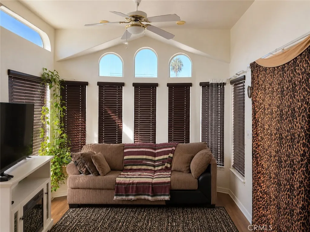 1295 S Cawston Avenue, Hemet, California 92545 — photo 4