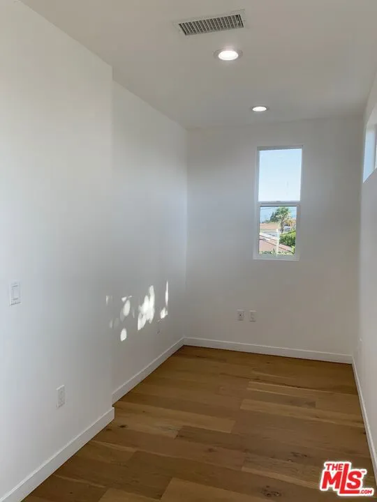 Den/Flex Room