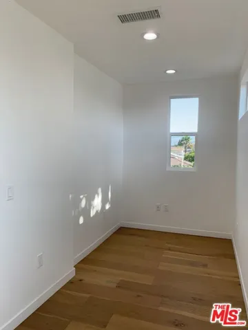Den/Flex Room