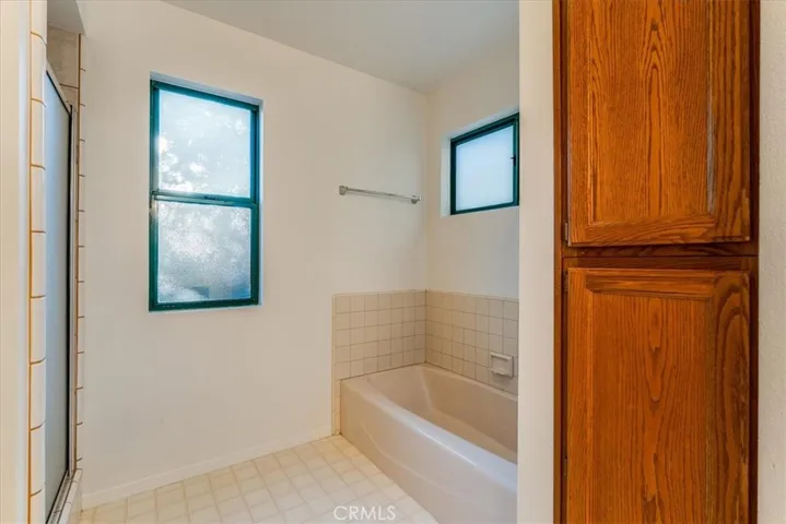Primary en suite bathroom