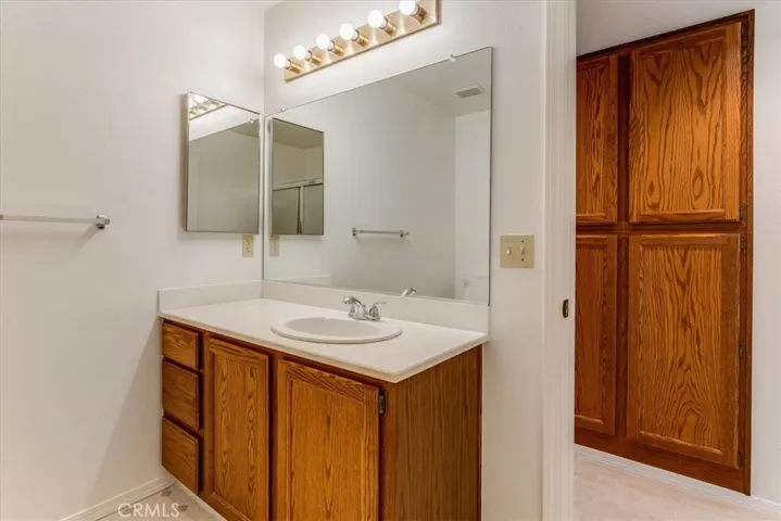 Guest en suite bathroom