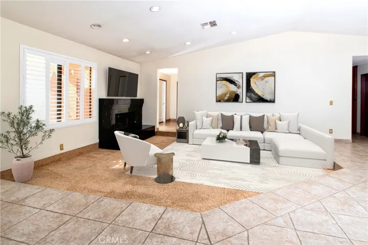 Photo is digitally altered to show perspective with furniture. Previous photo is the original.