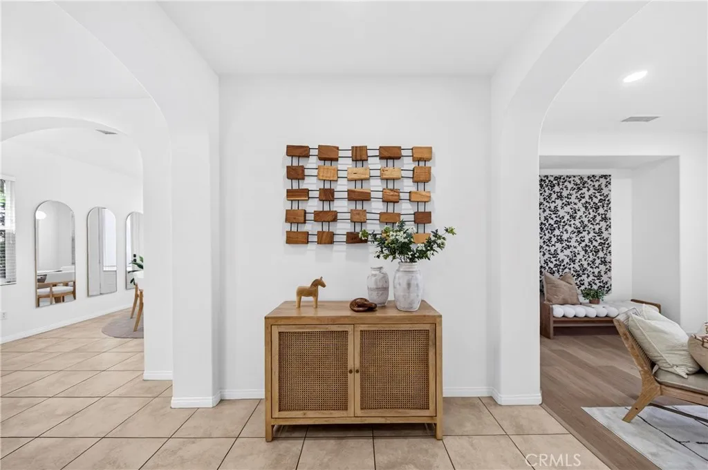 344 N Santa Maria