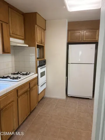 4476 Apricot Unit C_Kitchen