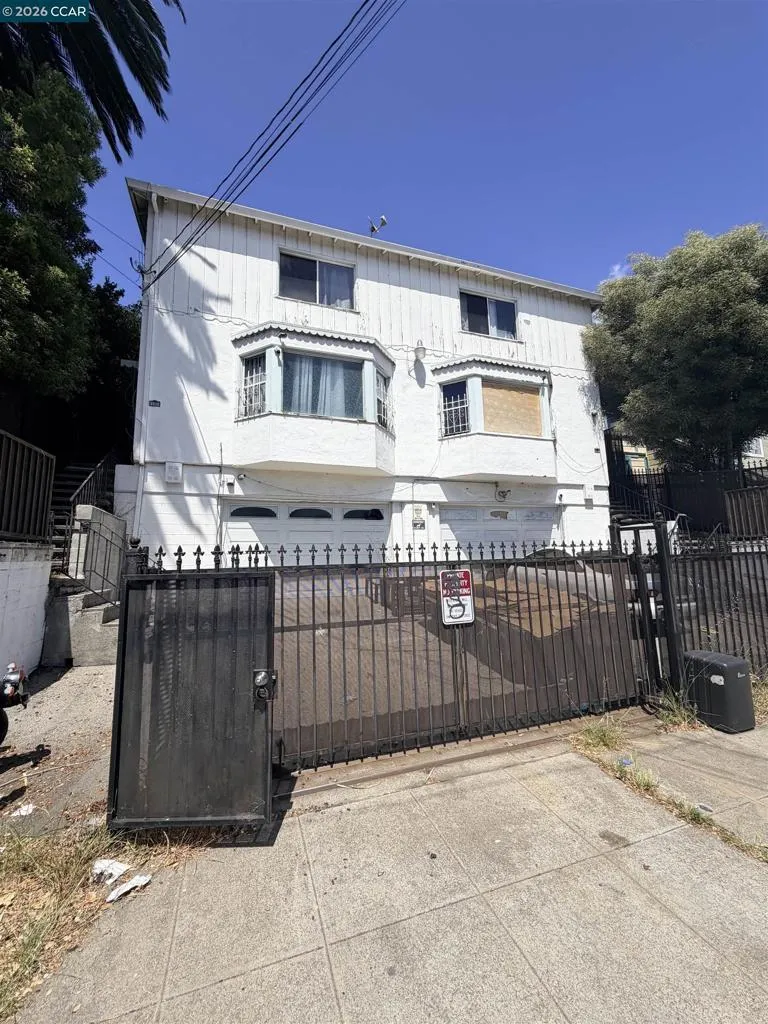 1712 E 21st
