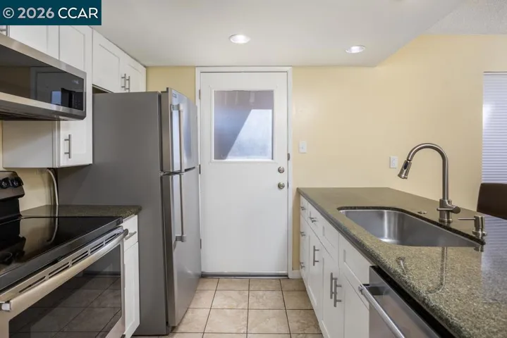 5468 Roundtree Pl P, Concord, California 94521 — photo 4