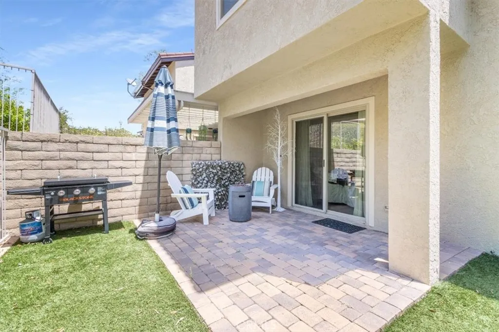 PERFECT BACKYARD FOR BBQS!