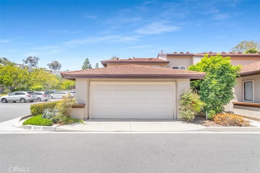 SPACIOUS GARAGE!