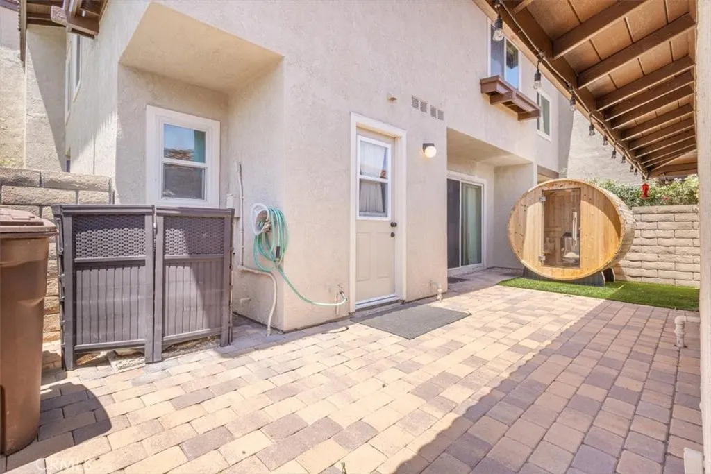 BIG FRONT PATIO!