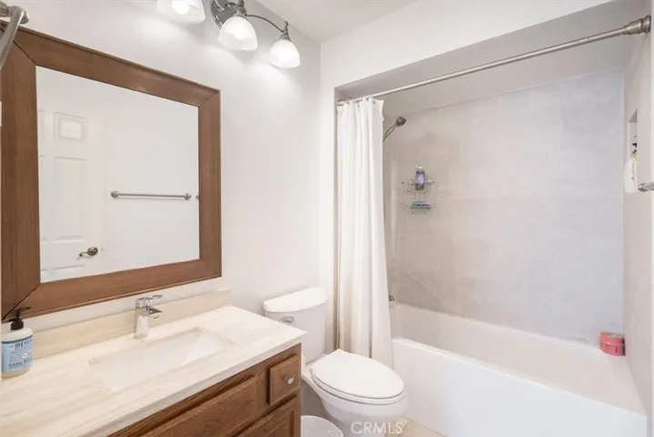 FULL SECONDARY BATH!