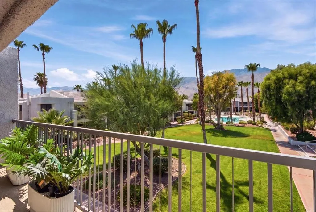 Livingroom balcony