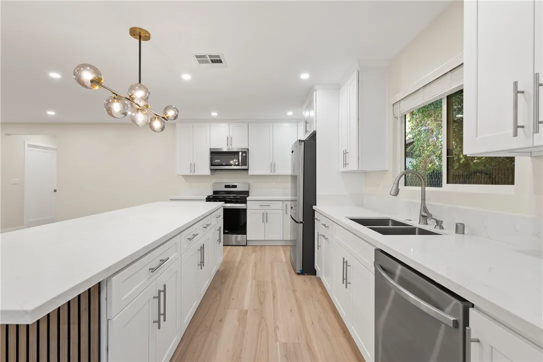 14926 Kittridge St, Van Nuys, California 91405 — photo 5