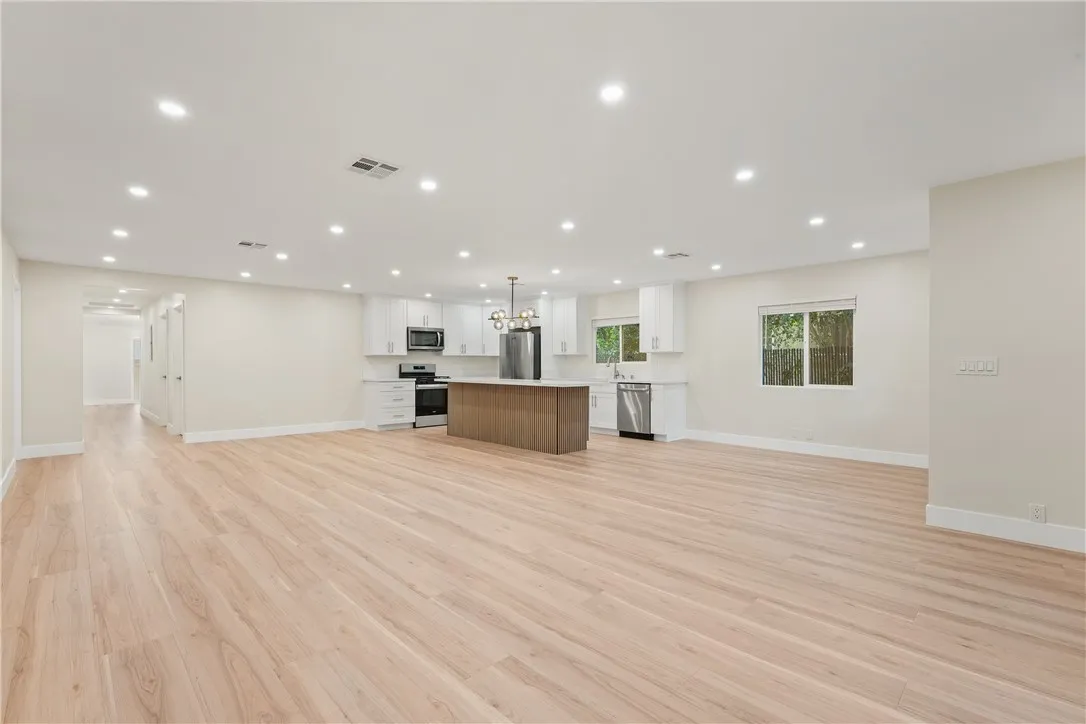14926 Kittridge St, Van Nuys, California 91405 — photo 4