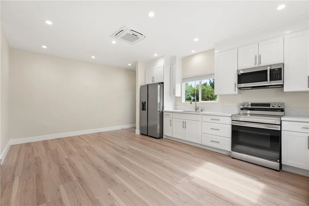 14926 1/2 Kittridge Street, Van Nuys, California 91405 — photo 4