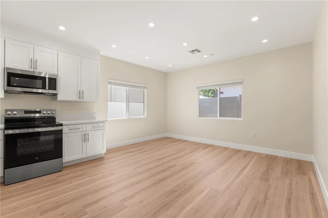 14924 Kittridge St, Van Nuys, California 91405 — photo 5